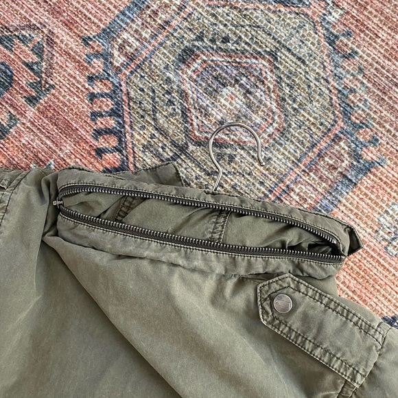 Levi’s Army Green Cotton Parachute Parka - Picture 5 of 11